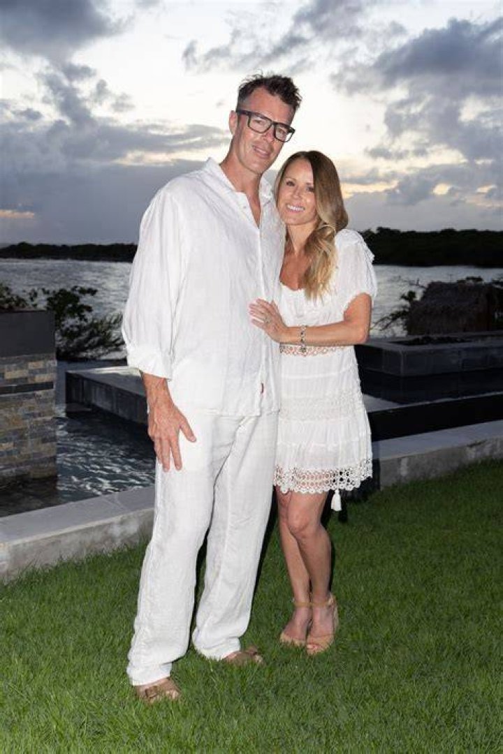 'Bachelor' Star Dangerously Ill in DR