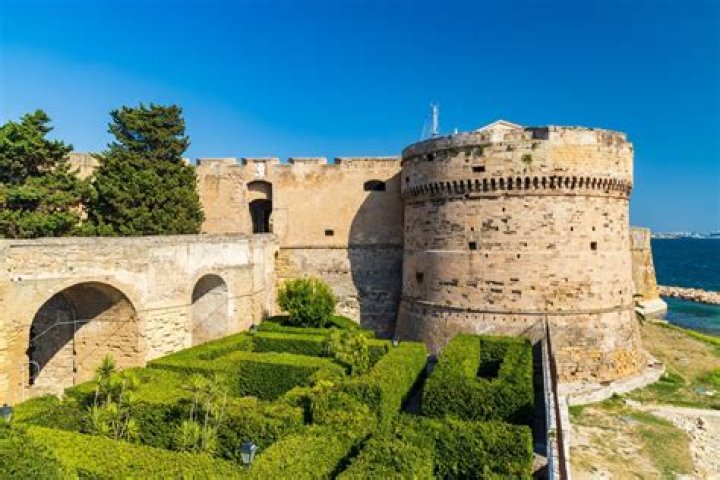 13 Spectacular Castles in Italy