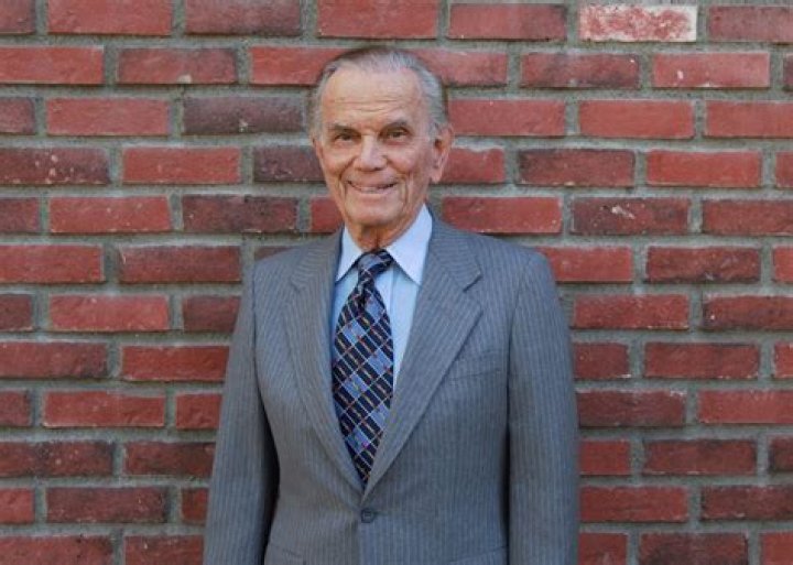 Actor Tommy Cook has aged beautifully. Know the life lived by the now 87-year-old man including the car crash!!