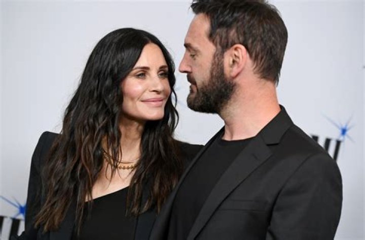 Actors Courteney Cox and her husband David Arquette attend the 2010 Women in Film Crystal+Lucy Awards in Los Angeles Actors Courteney Cox and her husband David Arquette attend the 2010 Women in Film Crystal+Lucy Awards in Los Angeles June 1, 2010. REUTERS/Phil McCarten (UNITED STATES - Tags: ENTERTAINMENT PROFILE)