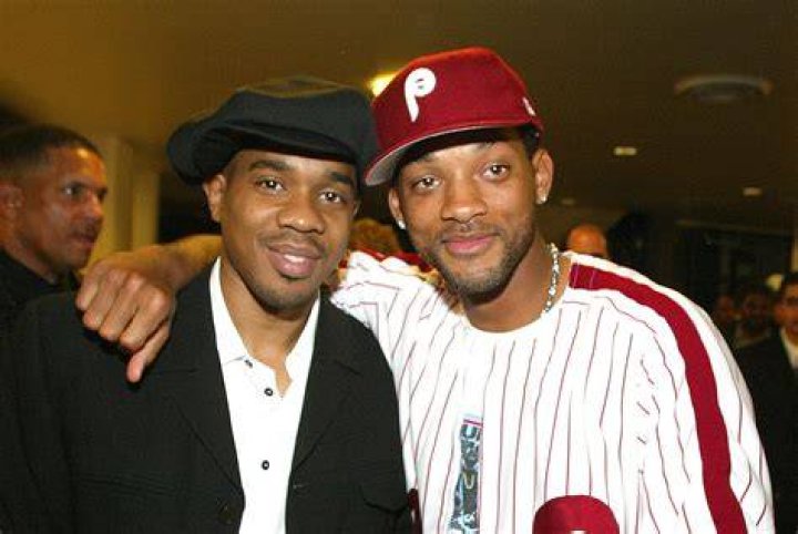 Actors Duane Martin (L) and Will Smith pose for photos at the premiere of "Deliver Us From Eva" at the Cinerama Dome and after-party at the Sunset ...