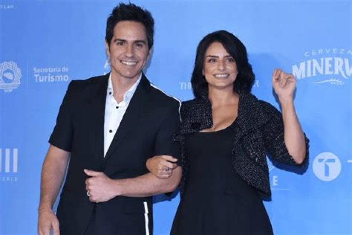 Aislinn Derbez and Mauricio Ochmann is co-parenting Kailani Ochmann Derbez.