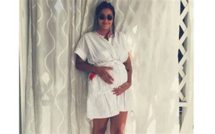Alanna Masterson posted a pregnancy thing with a baby bump via Instagram.