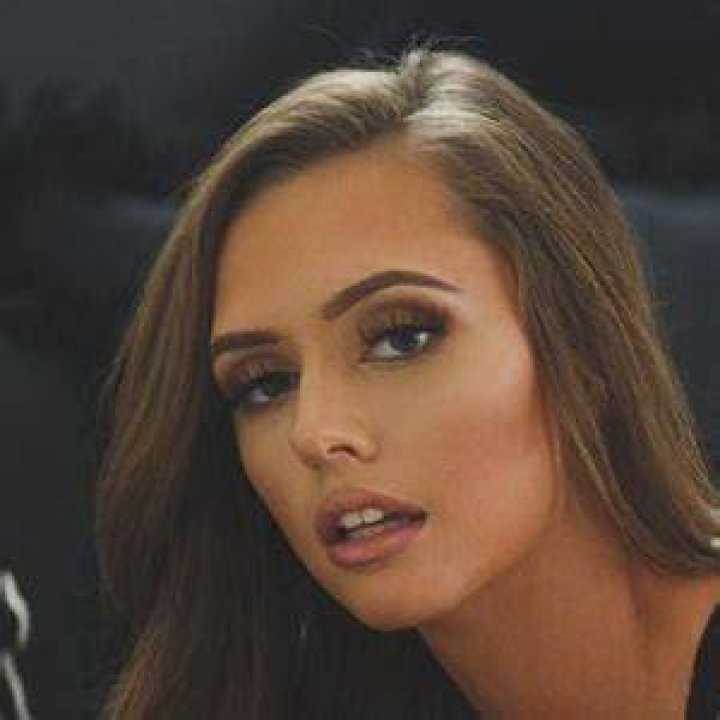 Alexis Bumgarner - Age, Family, Bio