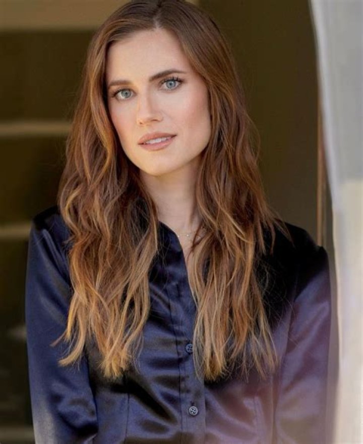 Allison Williams and Alexander Dreymon Walked the Red Carpet Together for the First Time! Allison Williams