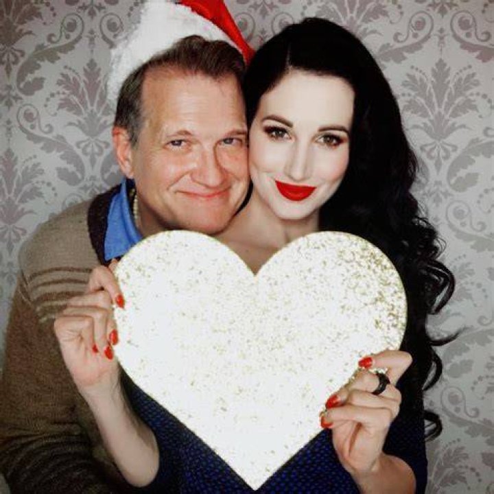 Amie Nicole Harwick with her friend. Net worth, earning, assets, properties