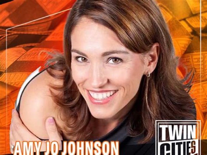 Amy Jo Johnson photo 3