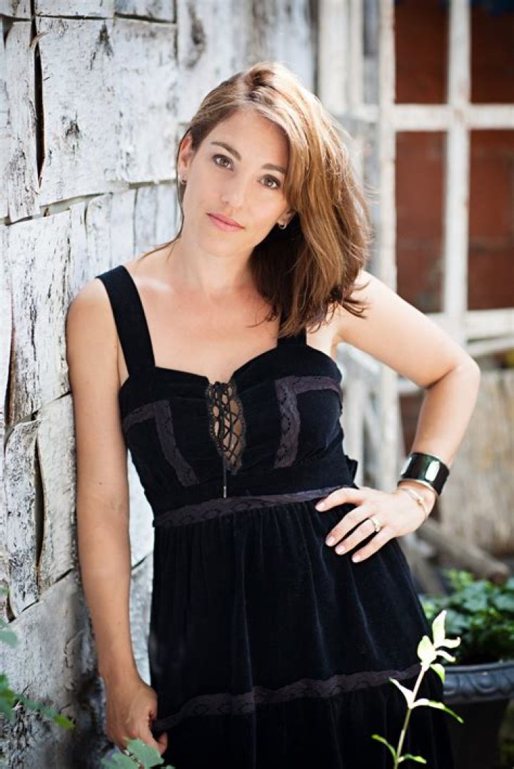 Amy Jo Johnson photo