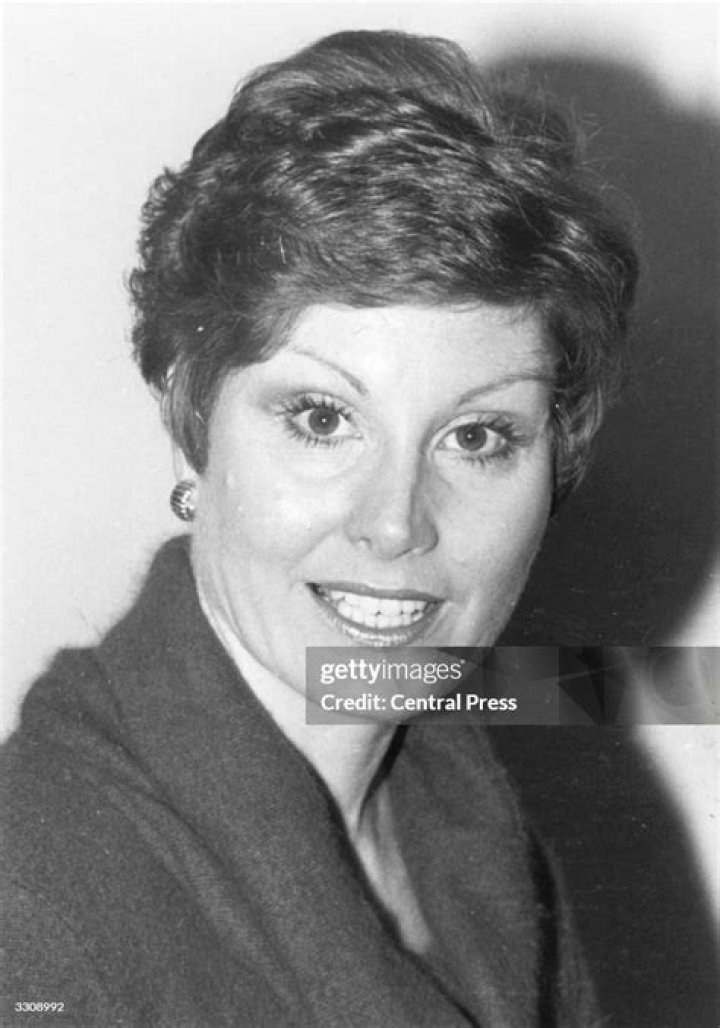 Angela Rippon photo 3