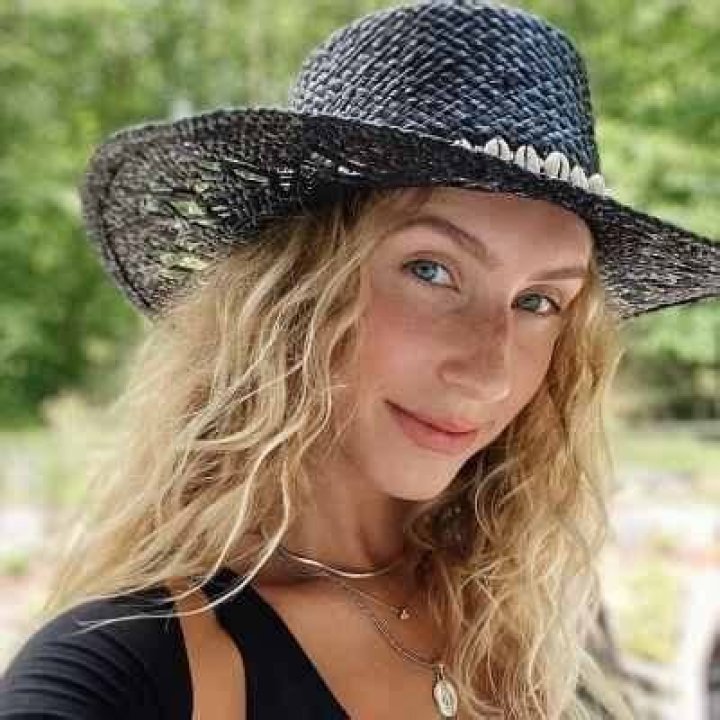Anna Congdon Bio (Wiki) 