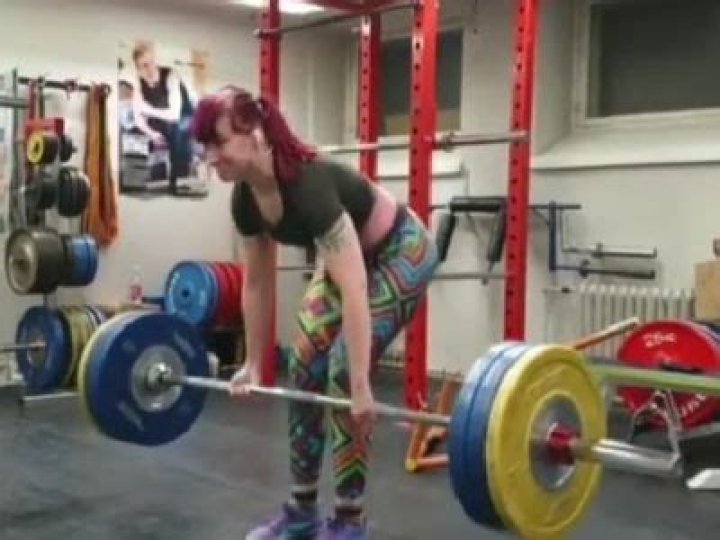 Anni Vuohensilta is lifting the 130 kg weight.
