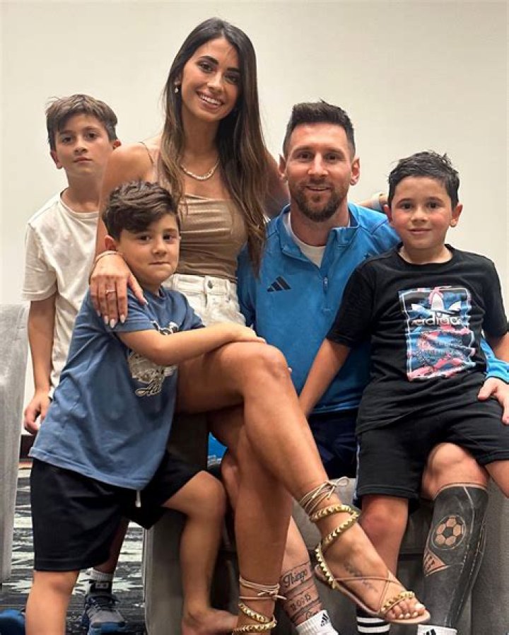 Antonella Roccuzzo and Messi family dog