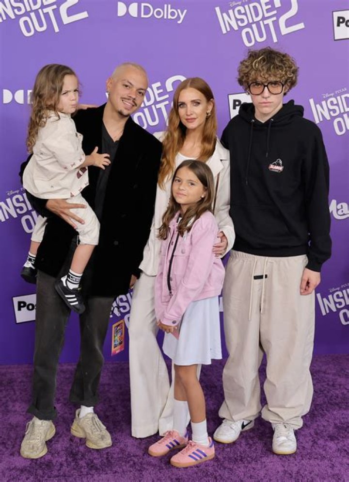 Ashlee Simpson and Evan Ross are Married