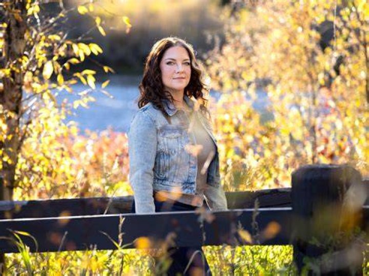 Ashley McBryde photo 2