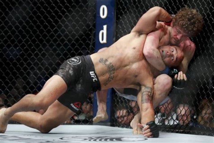 Ben Askren chokes Robbie Lawler in their welterweight mixed martial arts bout at UFC 235