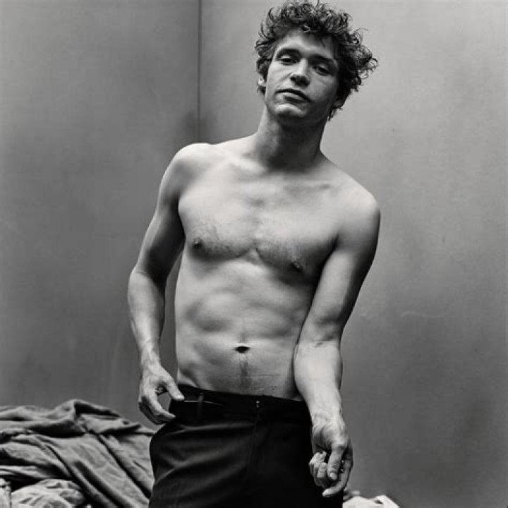 Billy Howle's Dating His Girlfriend, Flo Rose Since 2018
