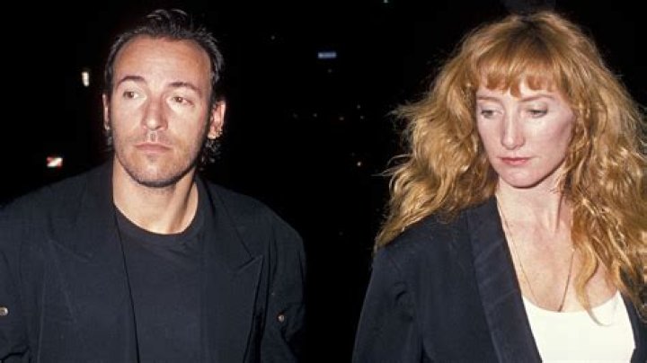 Bruce Springsteen and Patti Scialfa's Singing Together at a Stage