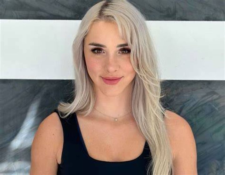 Bunnie XO Before Plastic Surgery