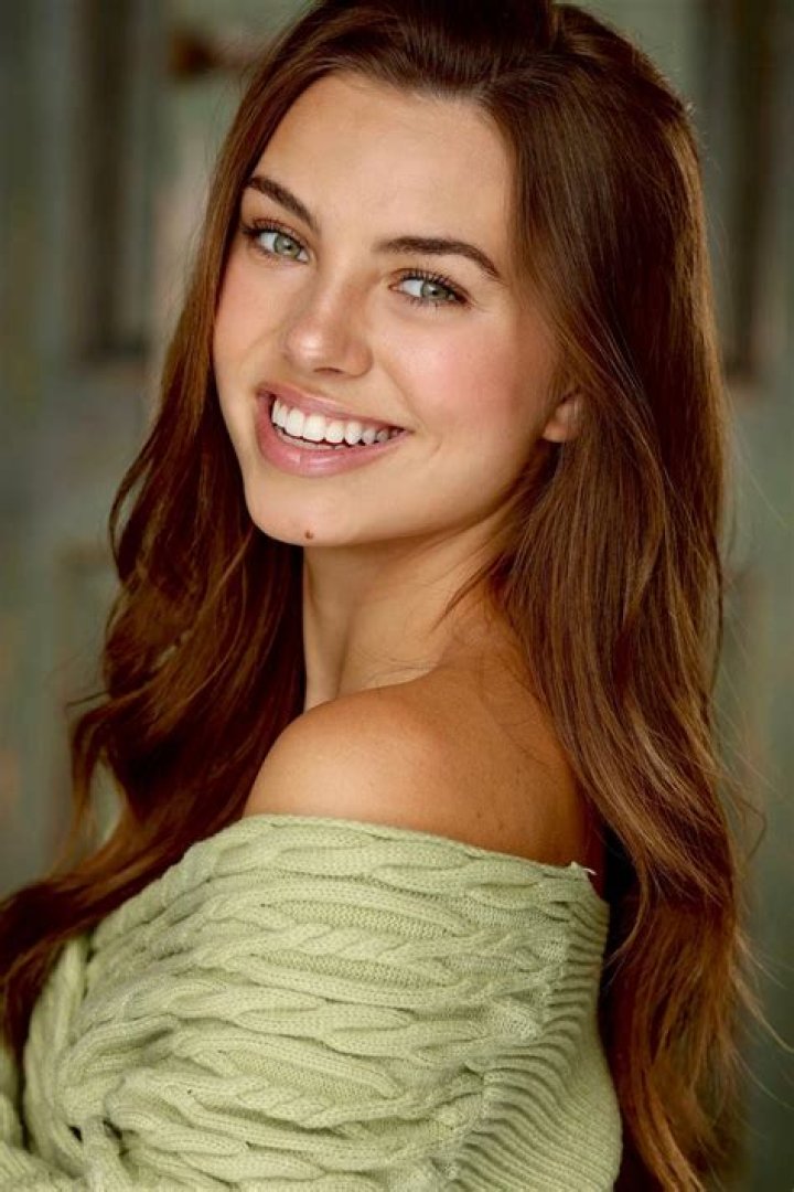 Caitlin Carmichael photo 2
