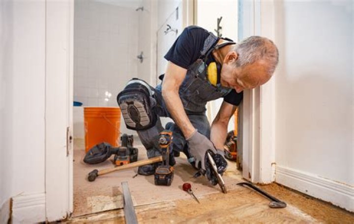 Can a handyman do roof repairs?