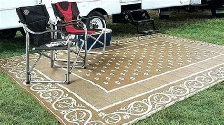 Can you put outdoor rug on grass?