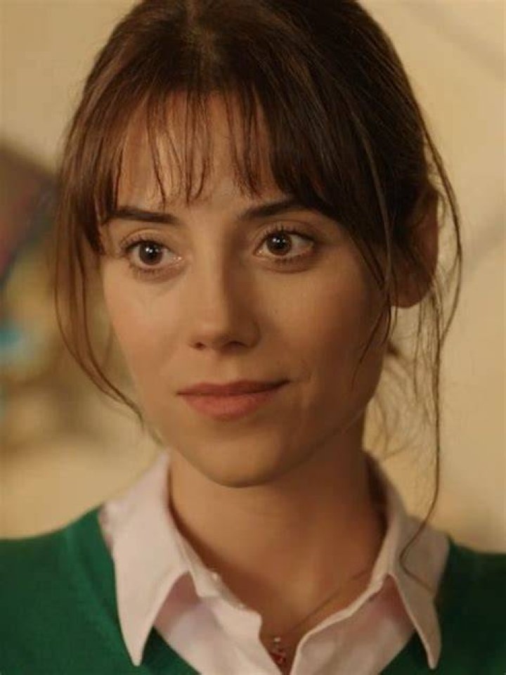 Cansu Dere photo 2