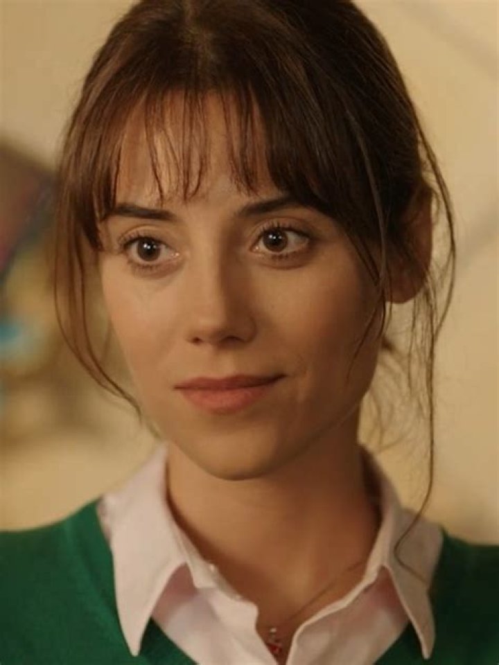 Cansu Dere photo 3