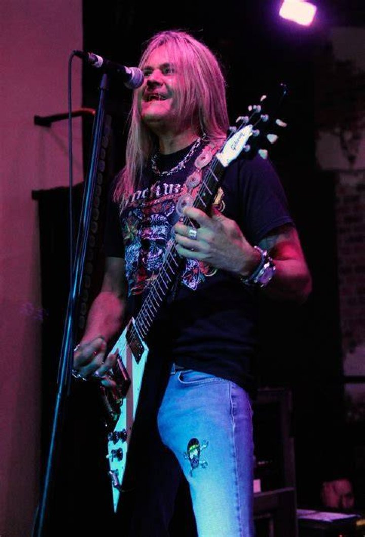 Carlos Cavazo photo 2