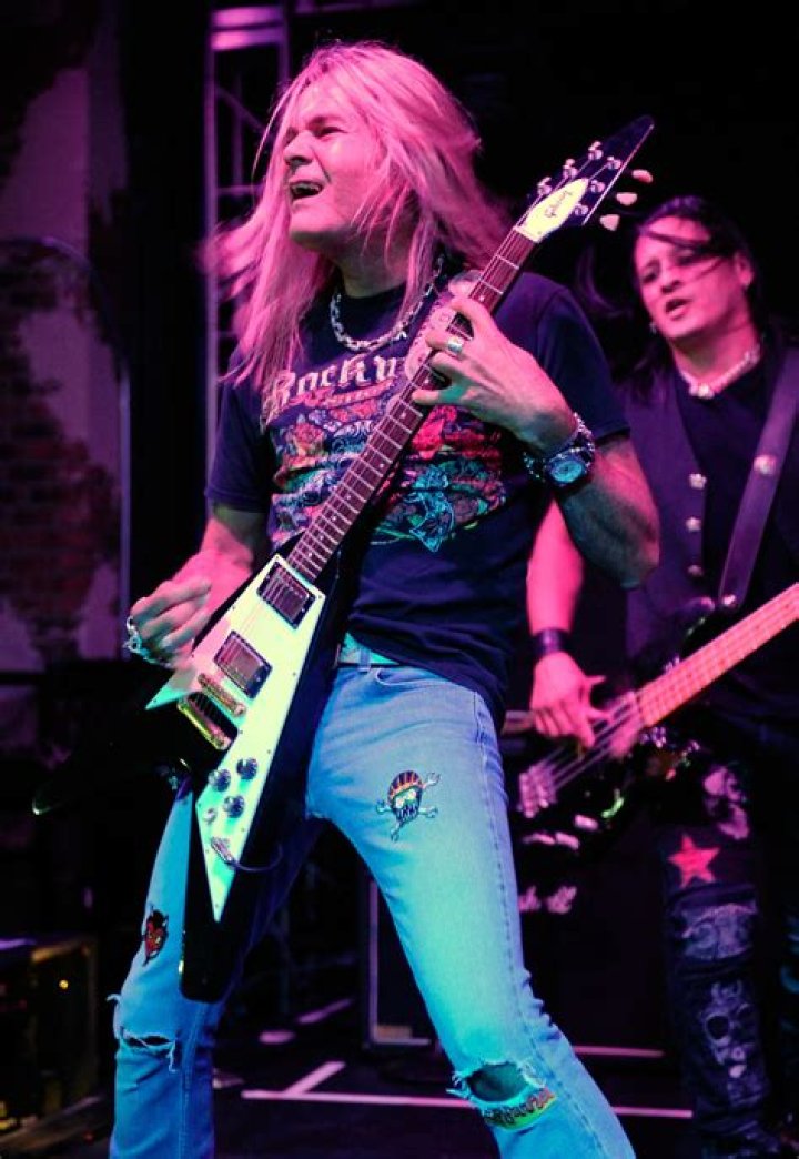 Carlos Cavazo photo 3