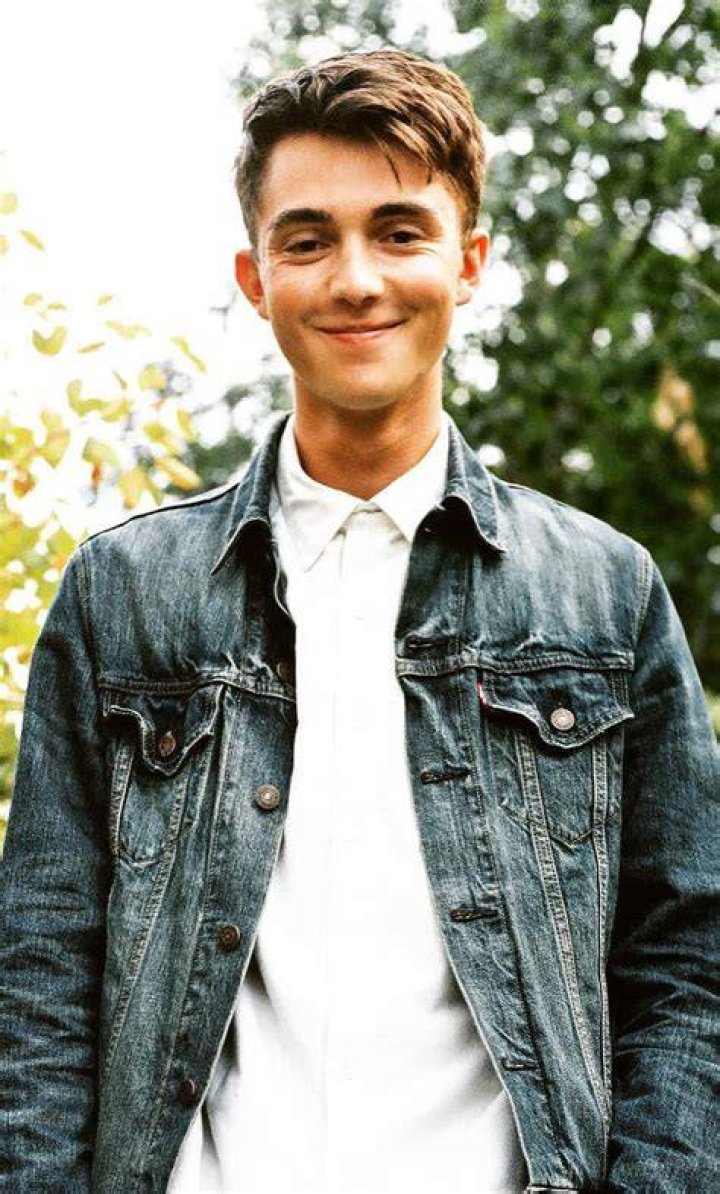 Celebrities named Greyson