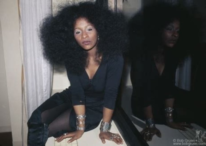Chaka Khan posing in a room