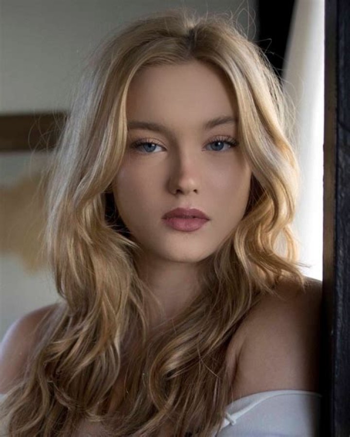 Chloe Rose Robertson Bio (Wiki) 