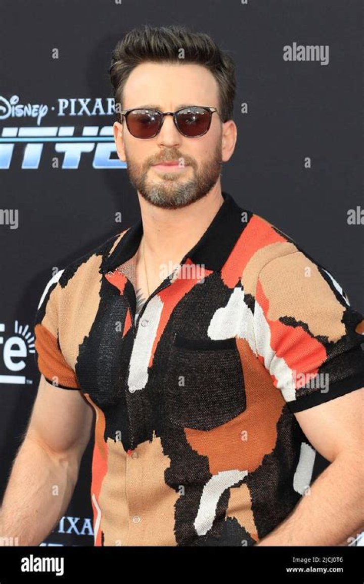 Chris Evans at arrivals for KNIVES OUT P...