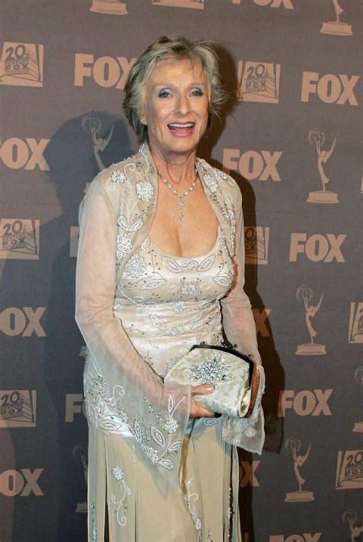 Cloris Leachman posing in a bathing suit at 83 (update: bigger pic)