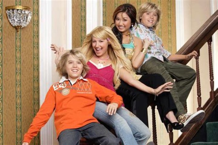 Cole Sprouse, Ashley Tisdale, Brenda Song and Dylan Sprouse sitting on a stair handle for The Suite Life Of Zack and Cody.