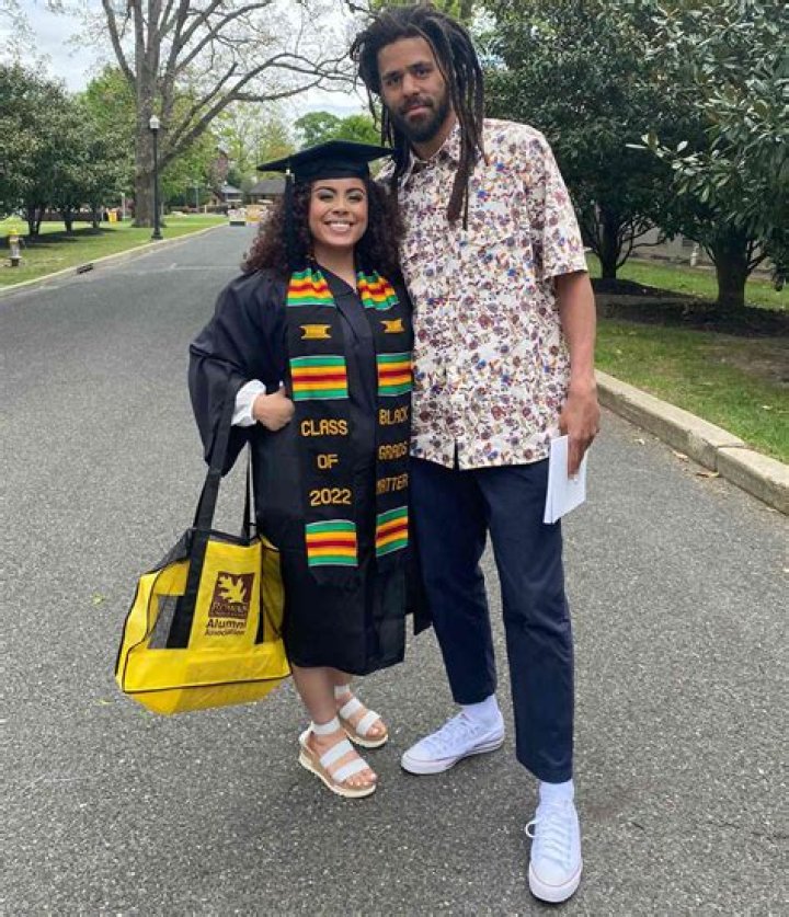 Cole With His Mother (Source: Healthy Celeb)