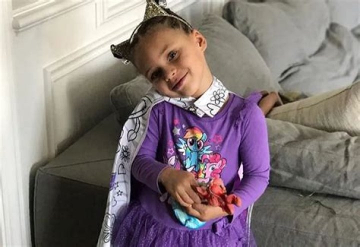DancesWithLeos - Age, Family, Bio