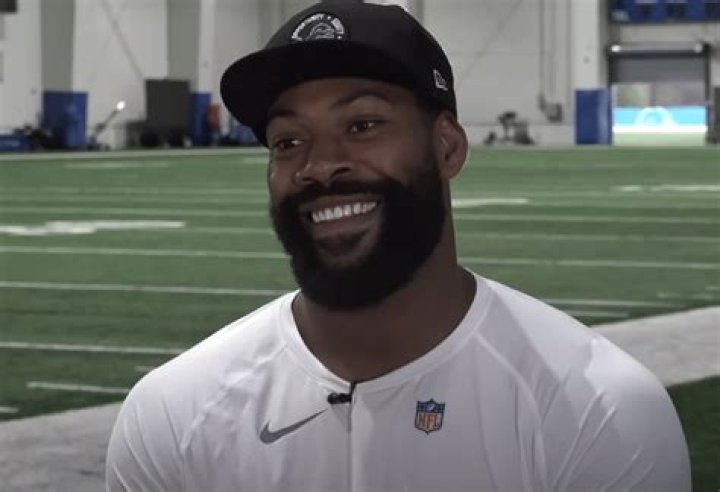 Darius with Detroit Lions' jersey