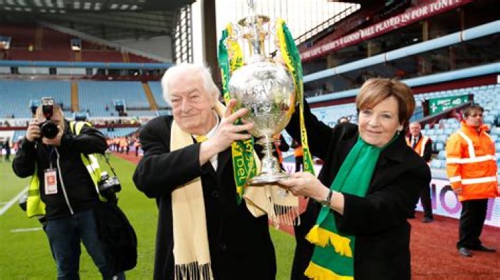 Delia Smith Net Worth : Books & Awards