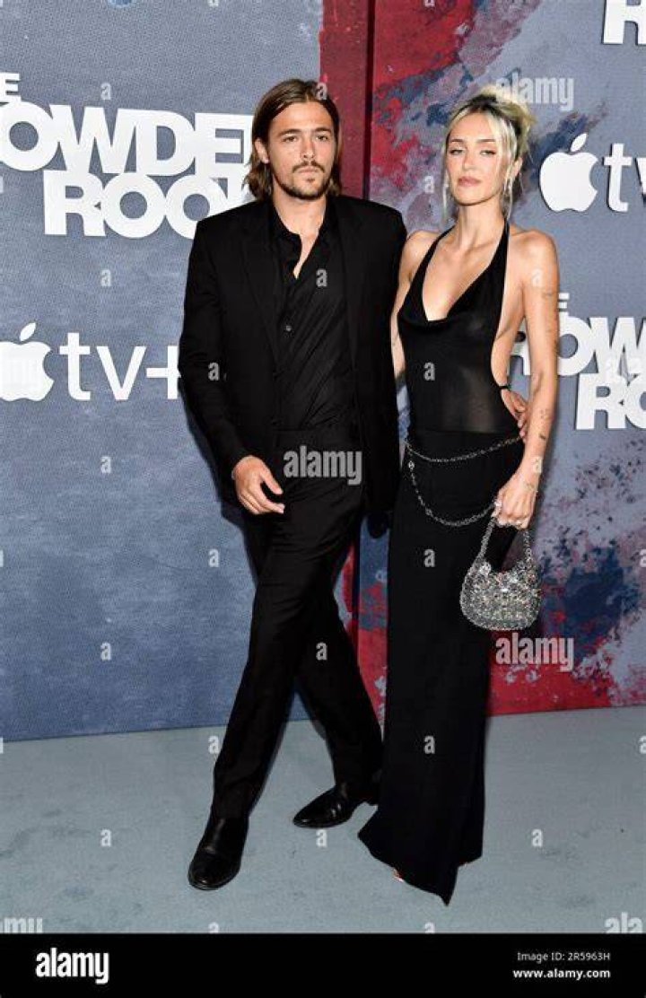 It’s official! Delilah Hamlin and Henry Eikenberry make Red Carpet Debut as a couple Delilah Hamlin and Henry Eikenberry made the red carpet debut at the premiere of The Crowded