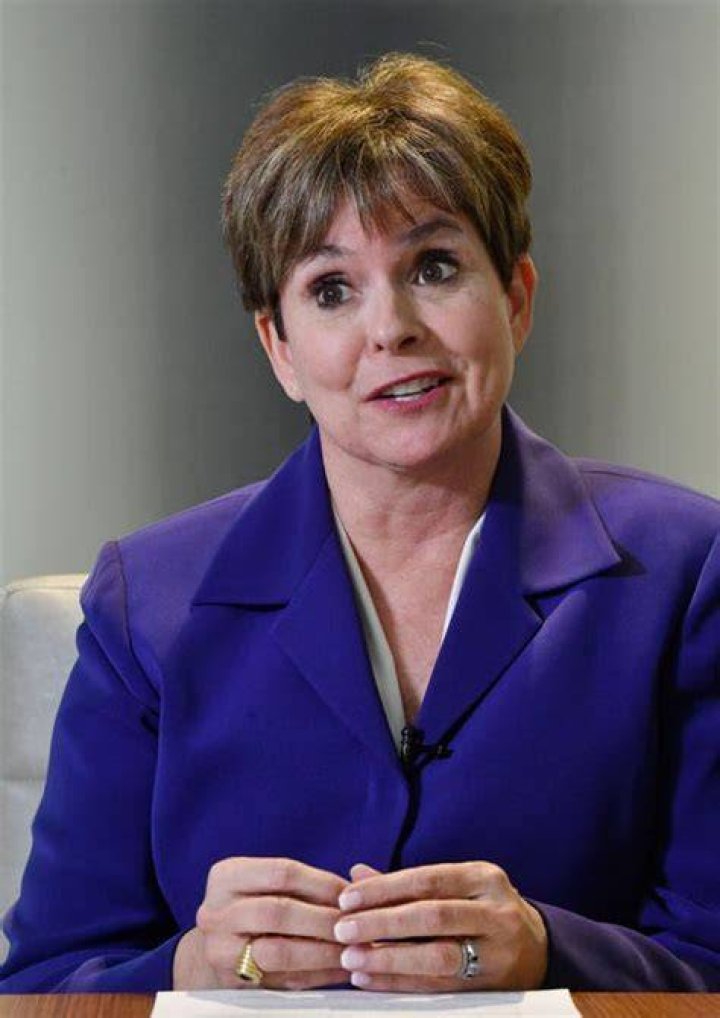 Demetria Kalodimos' net worth is $5 million.