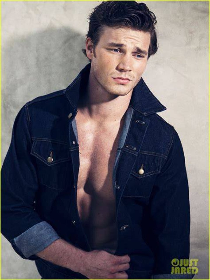 Derek Theler photo