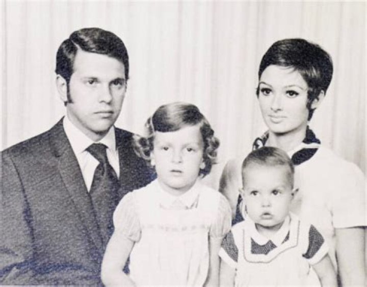 Does Ashley Judd and Wynonna Judd have the same father?