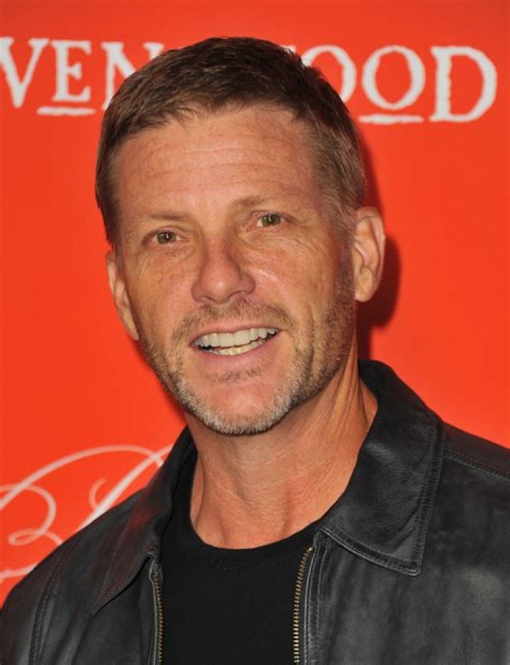 Doug Savant Height - CelebsHeight.org