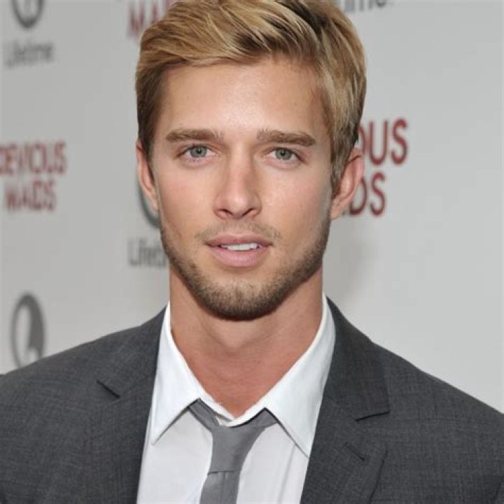 Drew Van Acker - Age, Family, Bio