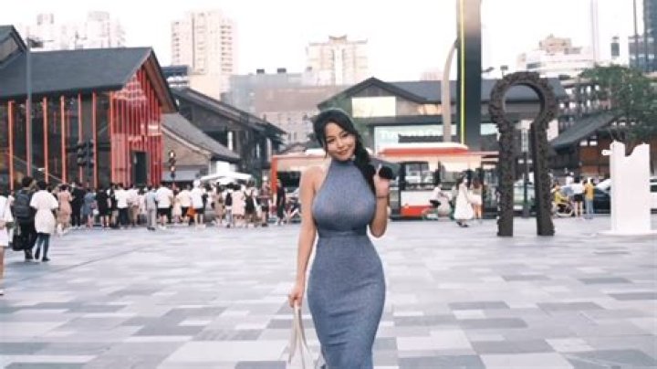 Echo Yue posing in a cream-colored dress.