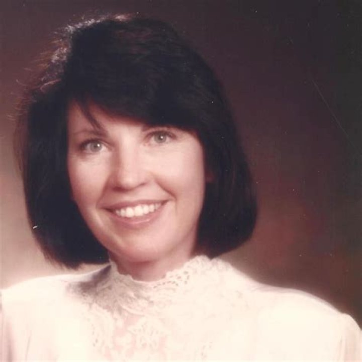 Elaine Smith - Age, Family, Bio
