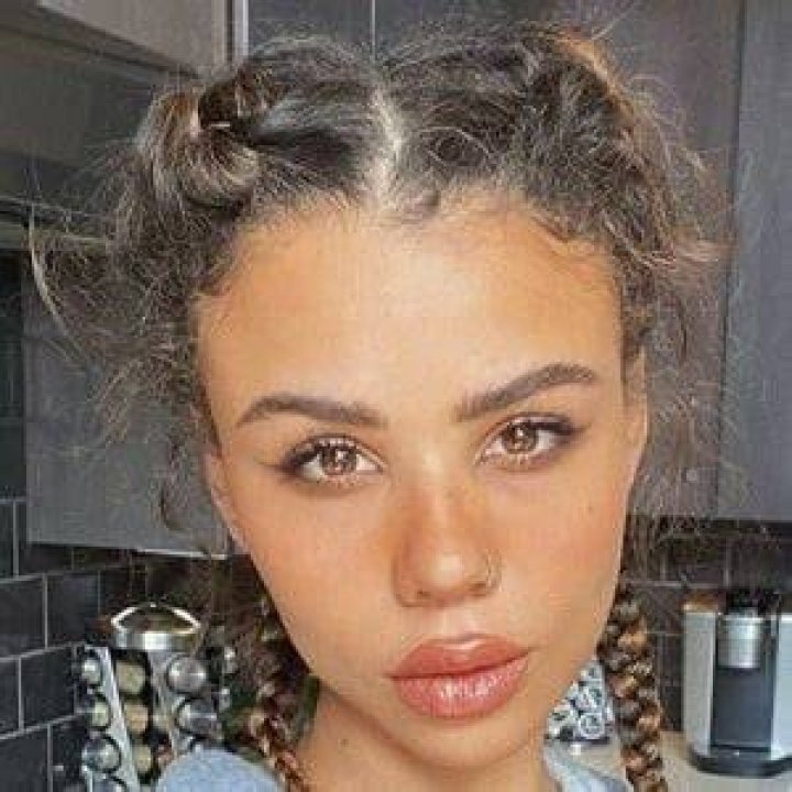 Eleanor Barnes - Age, Family, Bio