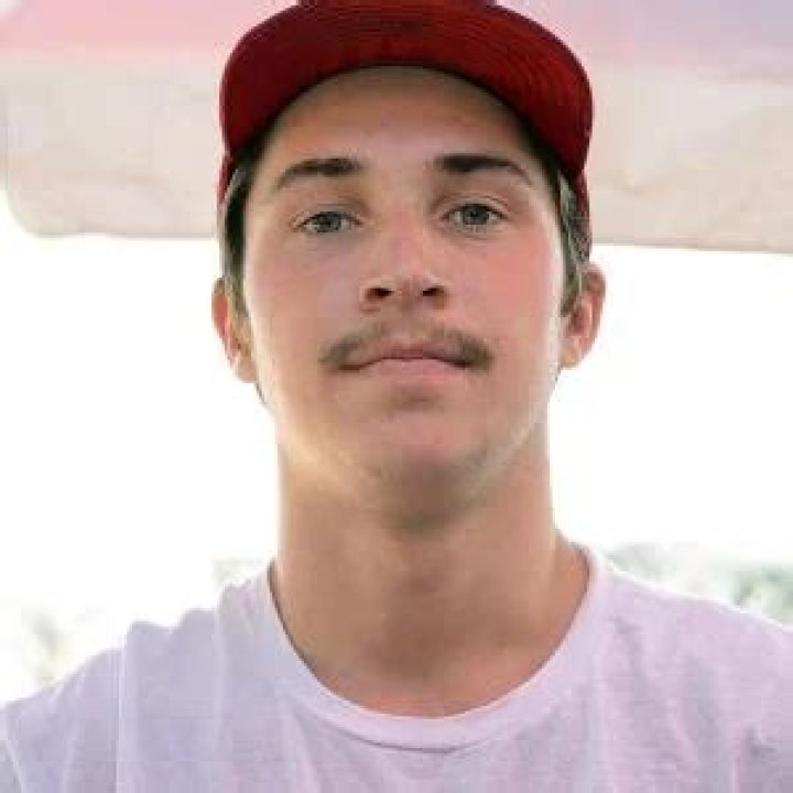 Elijah Berle - Age, Family, Bio