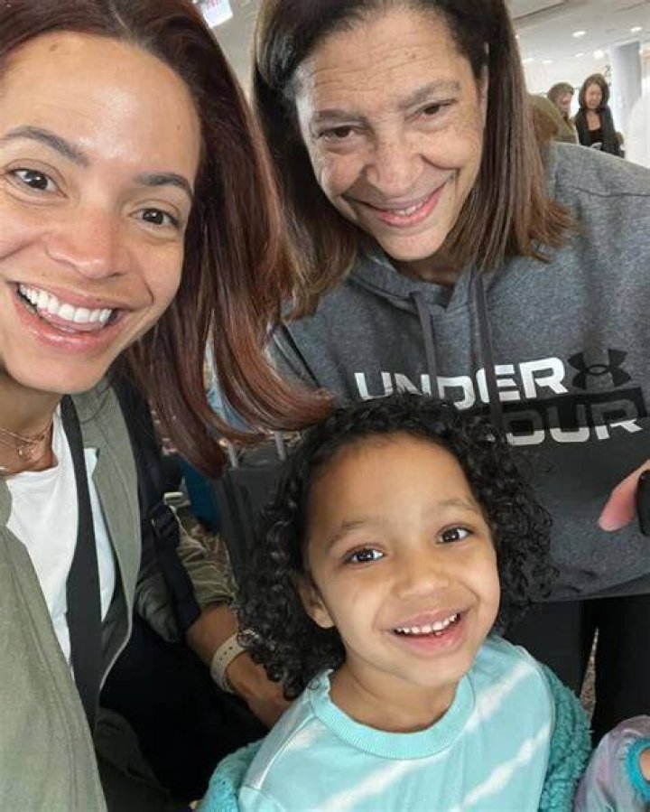 Elle Duncan turned her loving boyfriend into husband. Let&rsquo;s know about her relationships